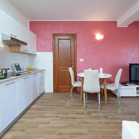 Awesome In With Kitchen Apartment *